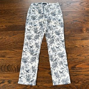 NWT 5-pocket straight leg, design pattern jeans. Size 6.